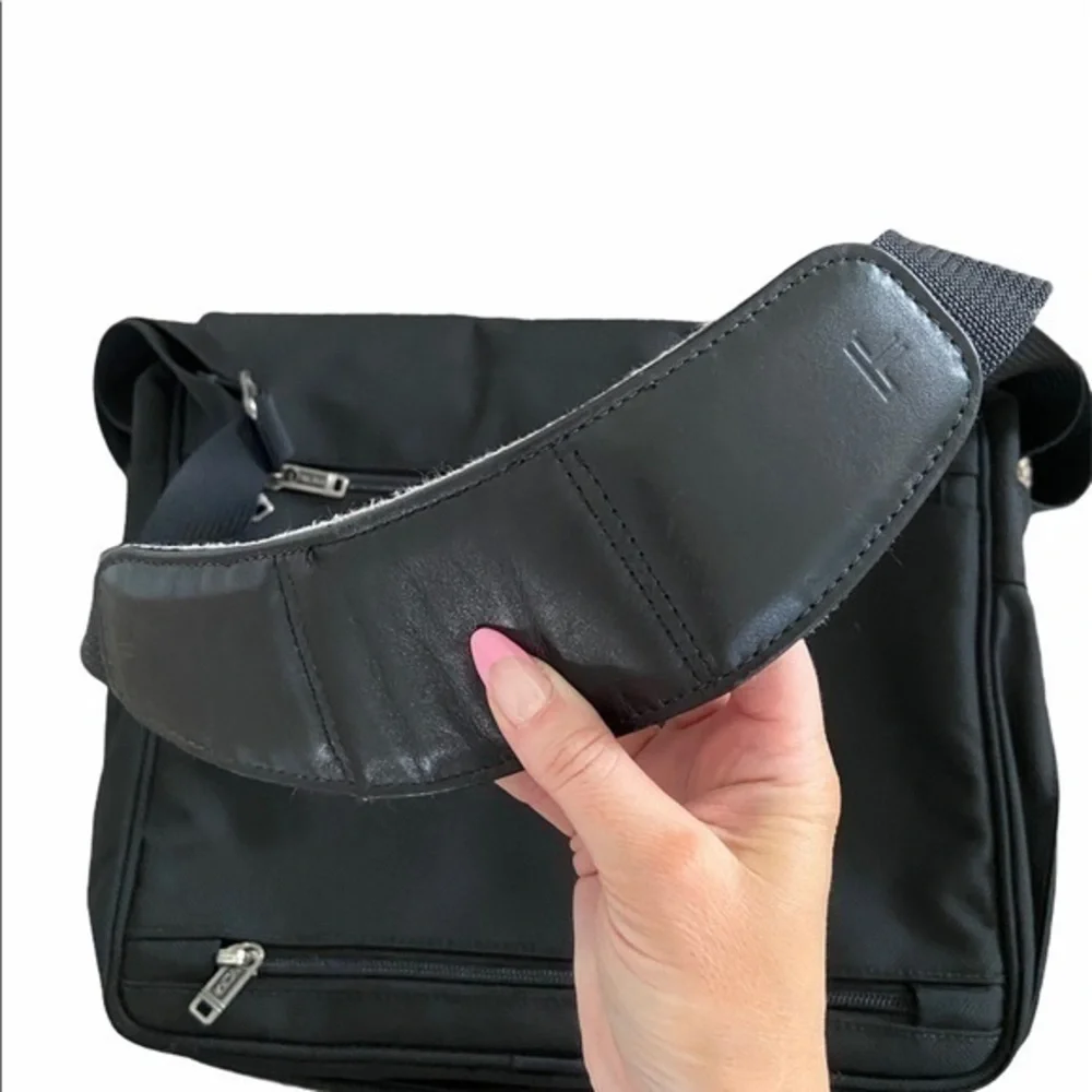 Tumi Alpha Black Messenger Laptop Work Travel Bag‎